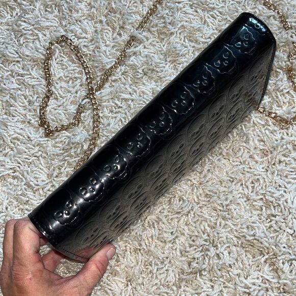 Awesome patent leather skull embossed clutch bag with gold chain shoulder strap. - Picture 10 of 16